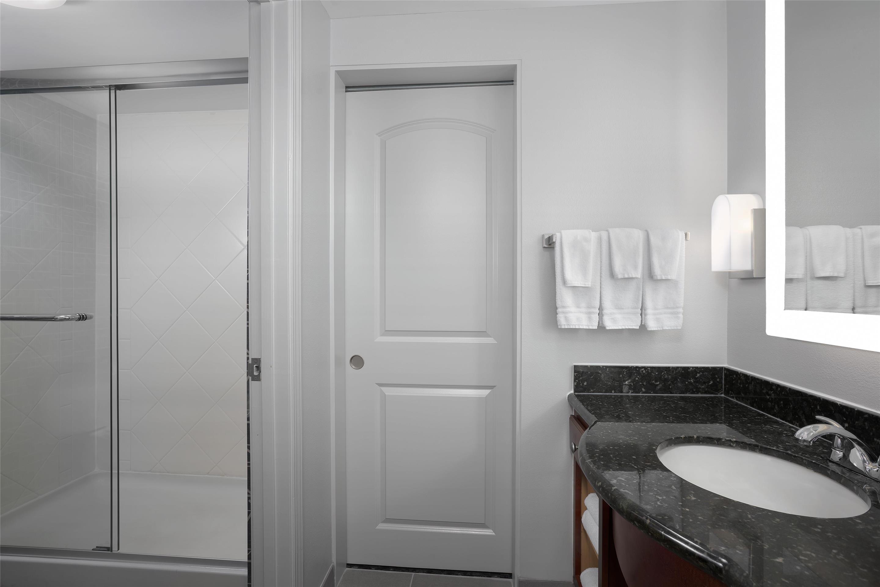 Guest room bath