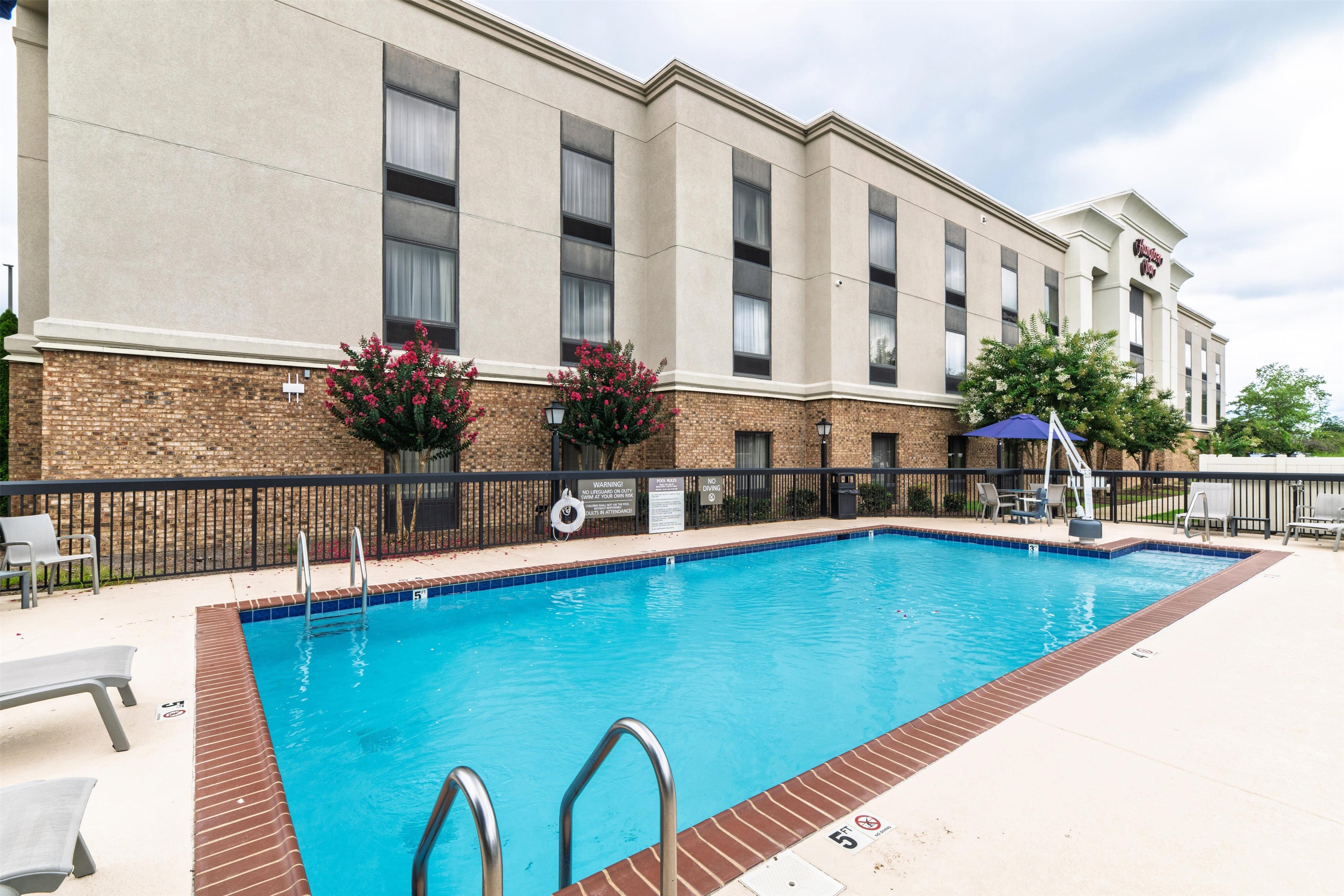 Pool | Hampton Inn Jasper