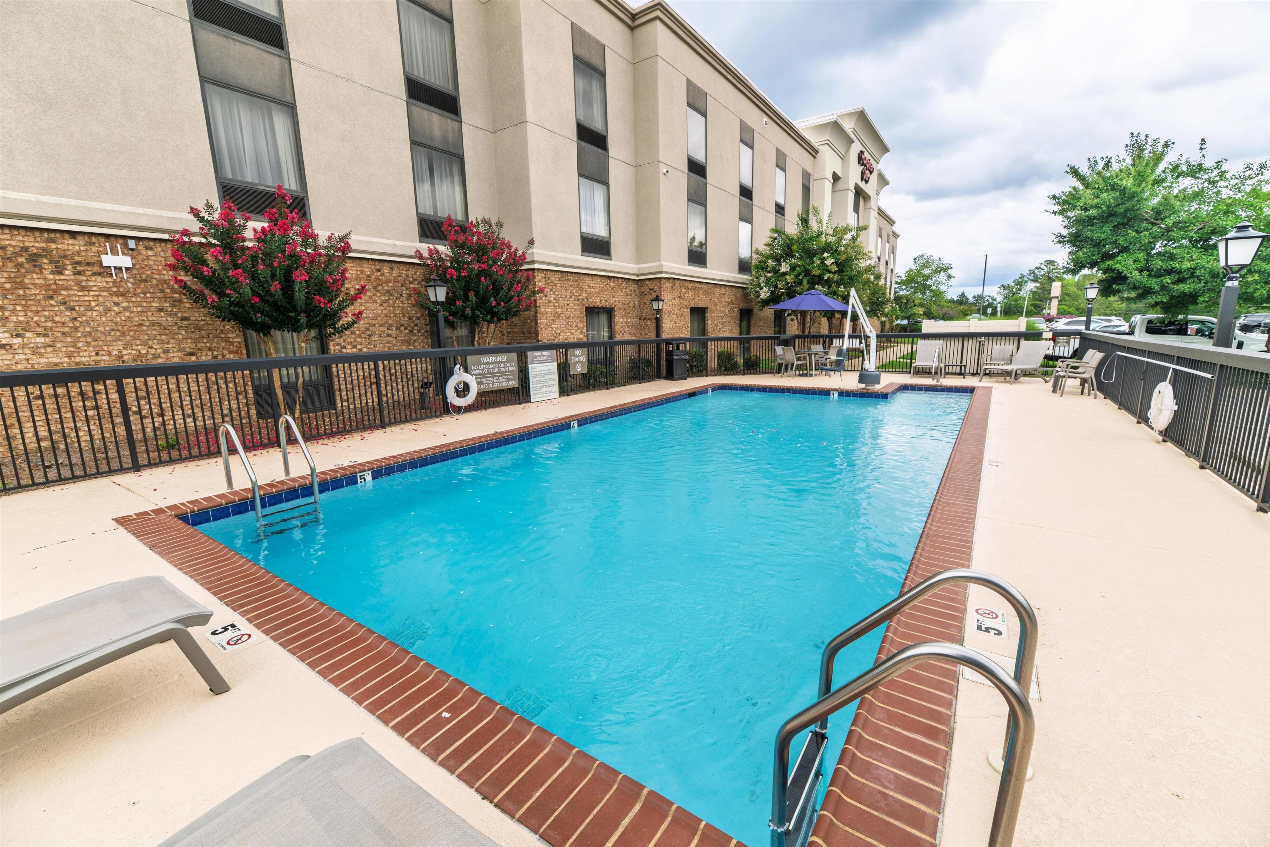Pool | Hampton Inn Jasper