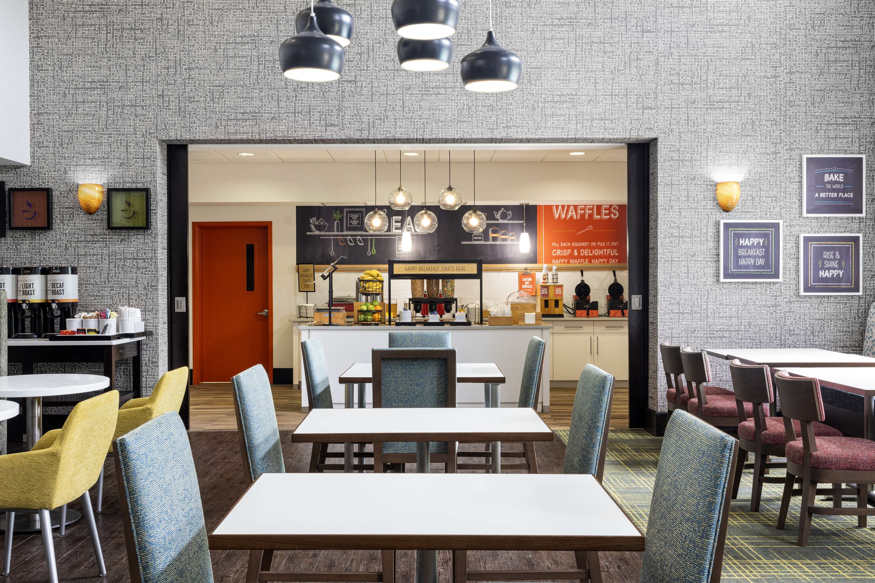 Breakfast Area | Hampton Inn & Suites Birmingham/280 East-Eagle Point
