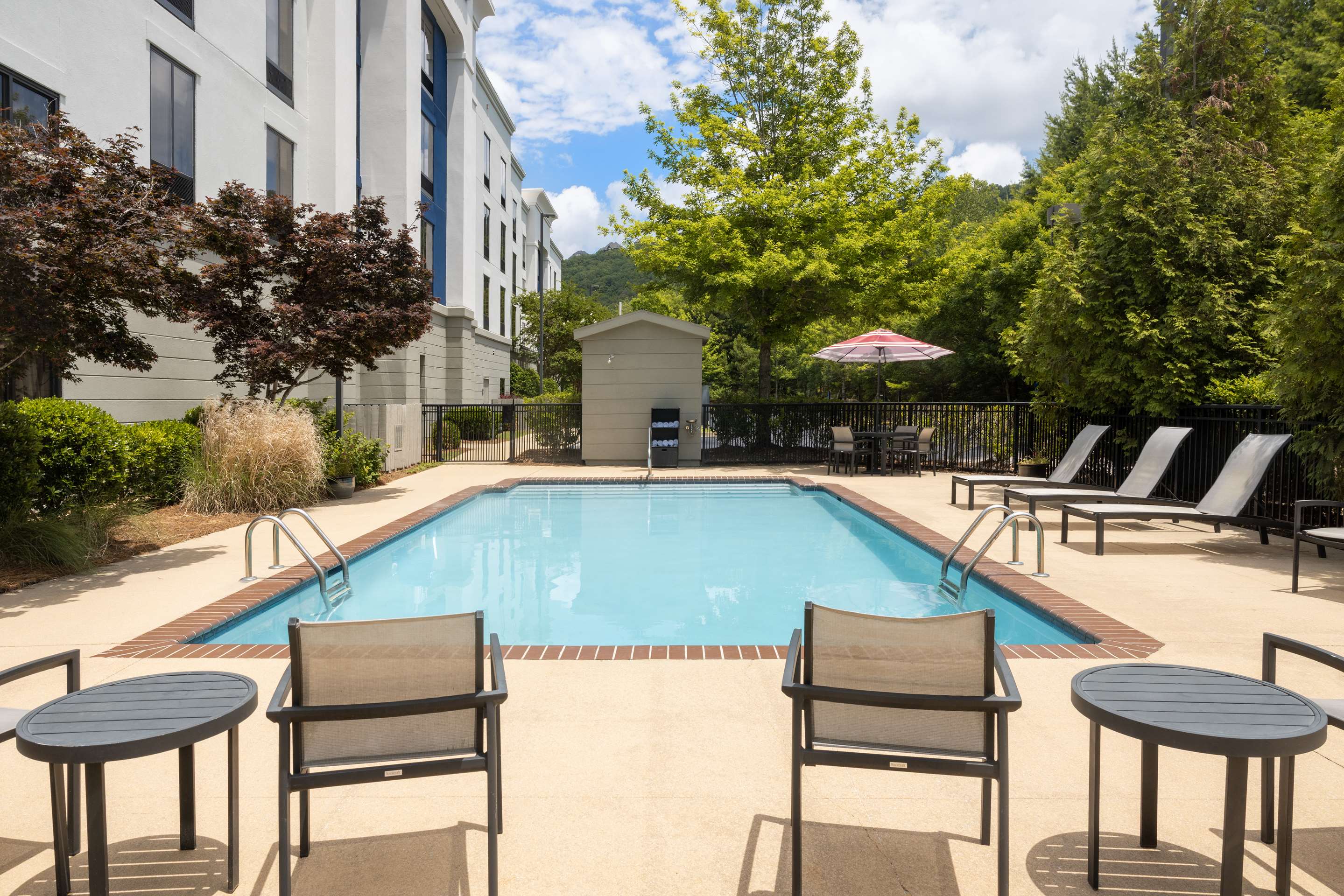 Pool | Hampton Inn & Suites Birmingham/280 East-Eagle Point