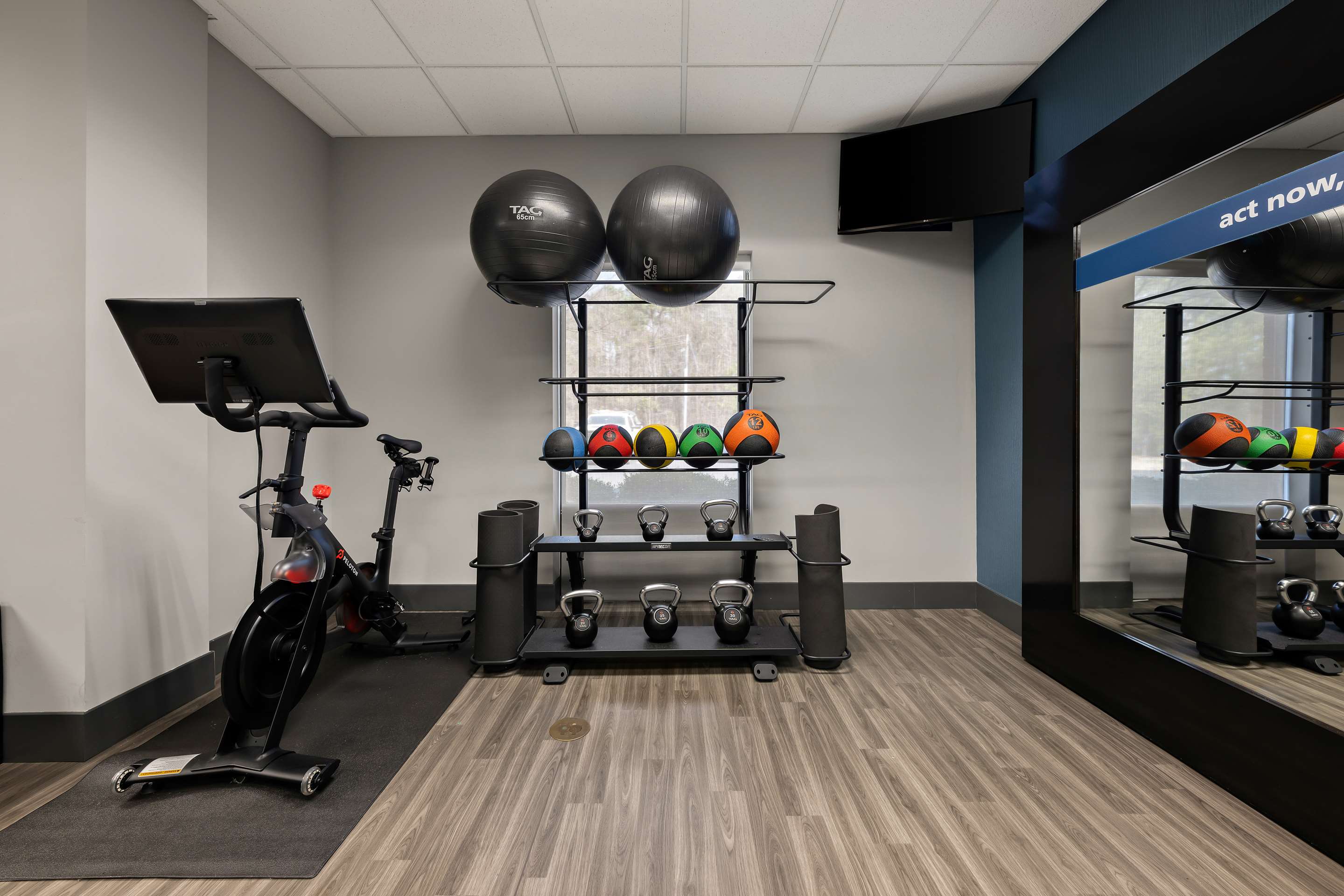 Health club fitness center gym | Hampton Inn Birmingham Leeds