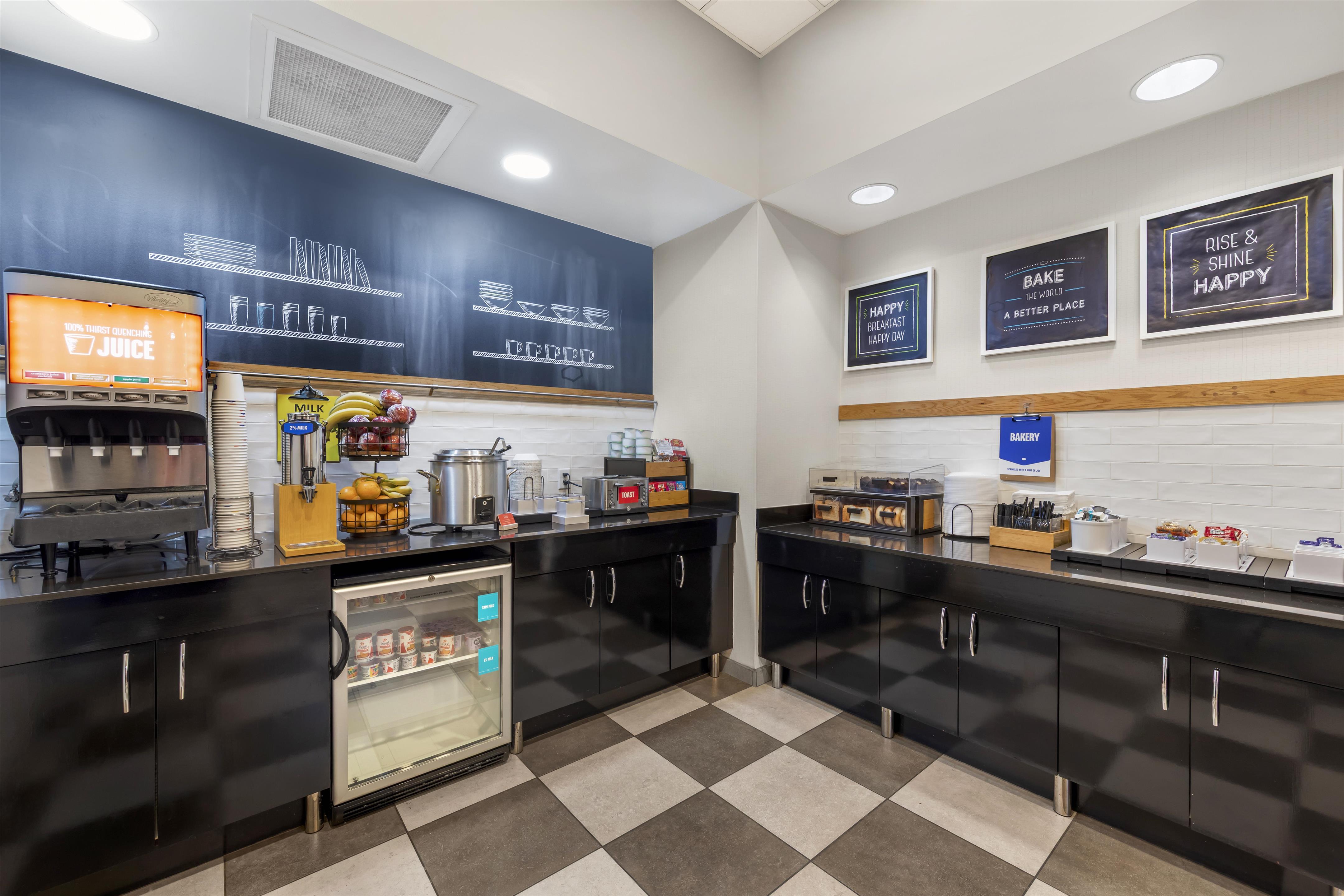 Breakfast Area | Hampton Inn Birmingham Leeds