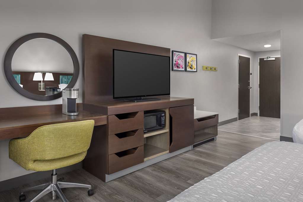 Hampton Inn Birmingham Interstate 65/Lakeshore Drive Room Type - 2QN MOB HEAR ACC RI-SHW NS