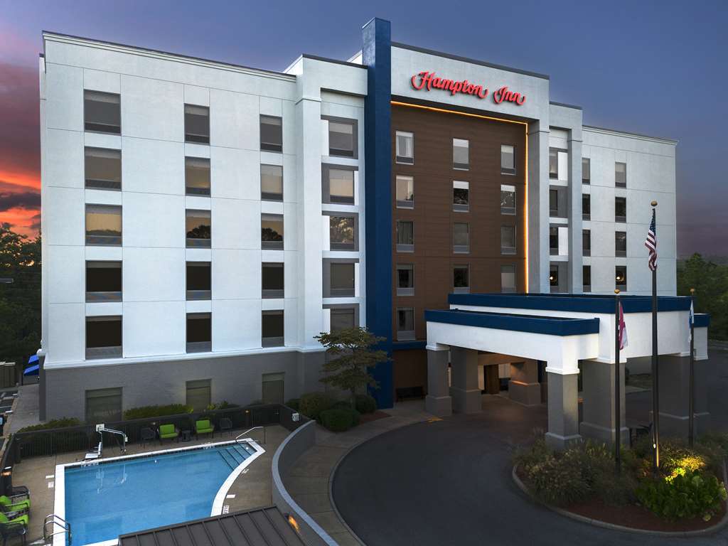 Hampton Inn Birmingham Interstate 65/Lakeshore Drive - Tap to explore photos