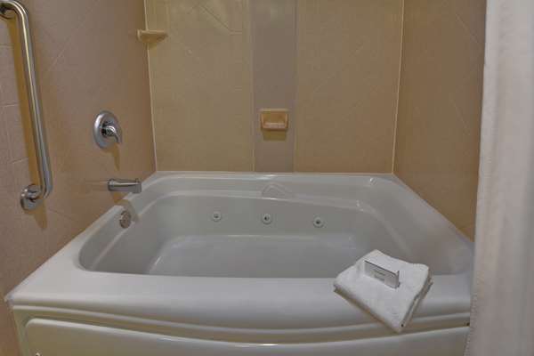  - Hampton Inn & Suites Hoover - I-459, Exits 13 & 13A