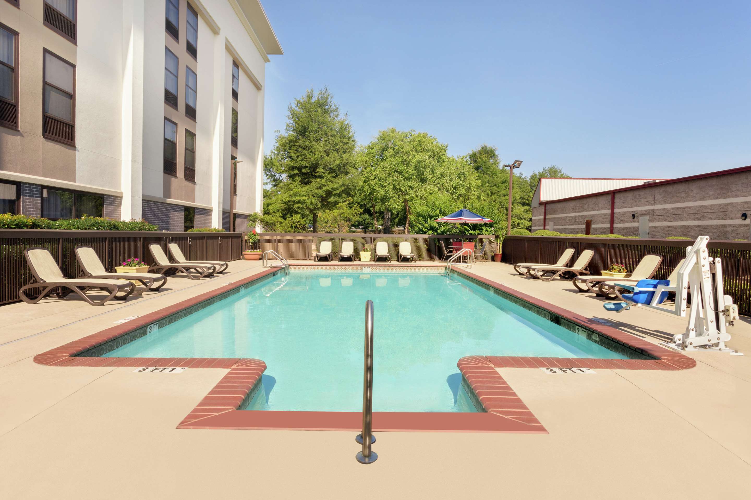 Pool | Hampton Inn Birmingham-Trussville