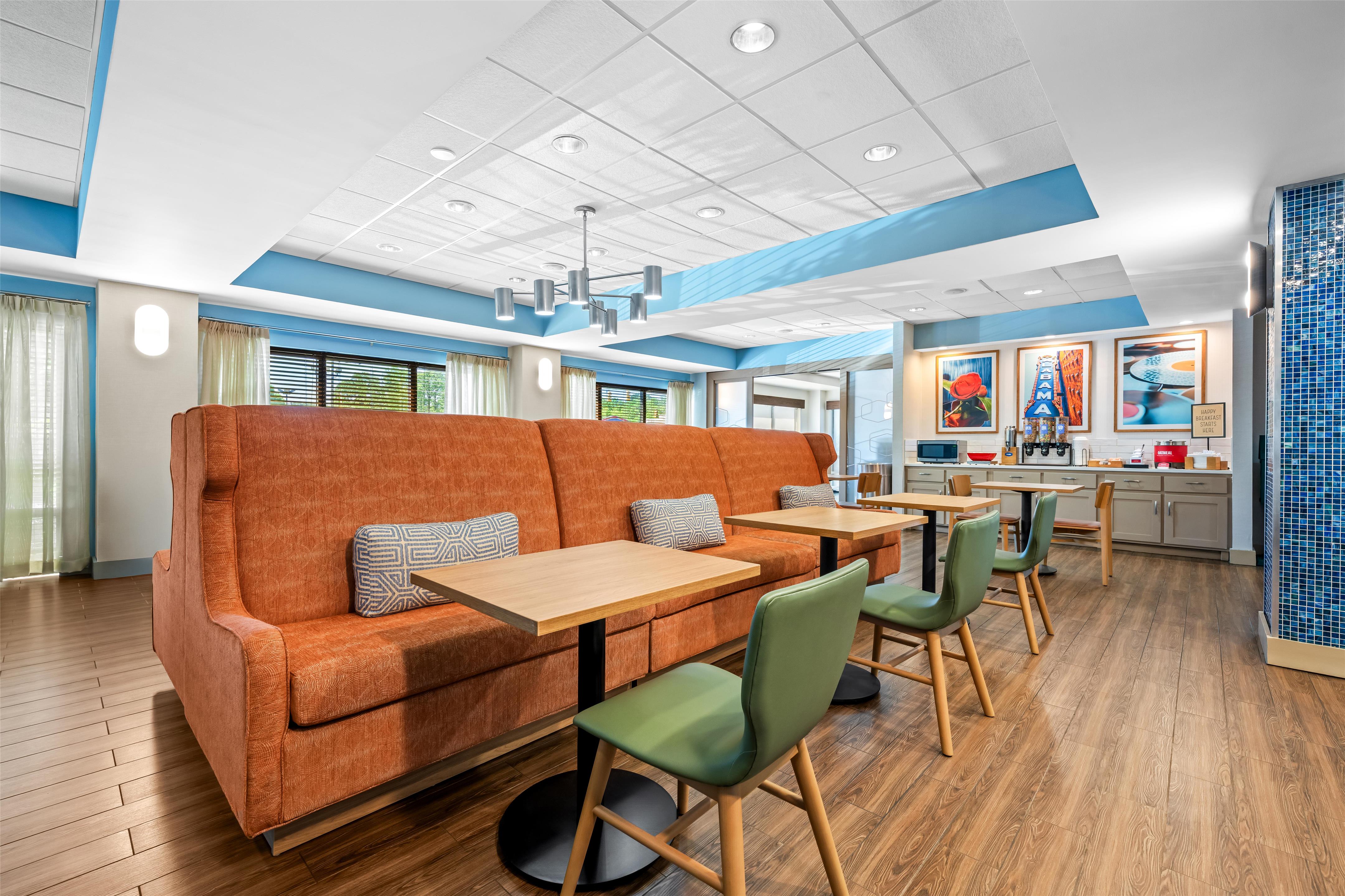 Breakfast Area | Hampton Inn Birmingham-Trussville