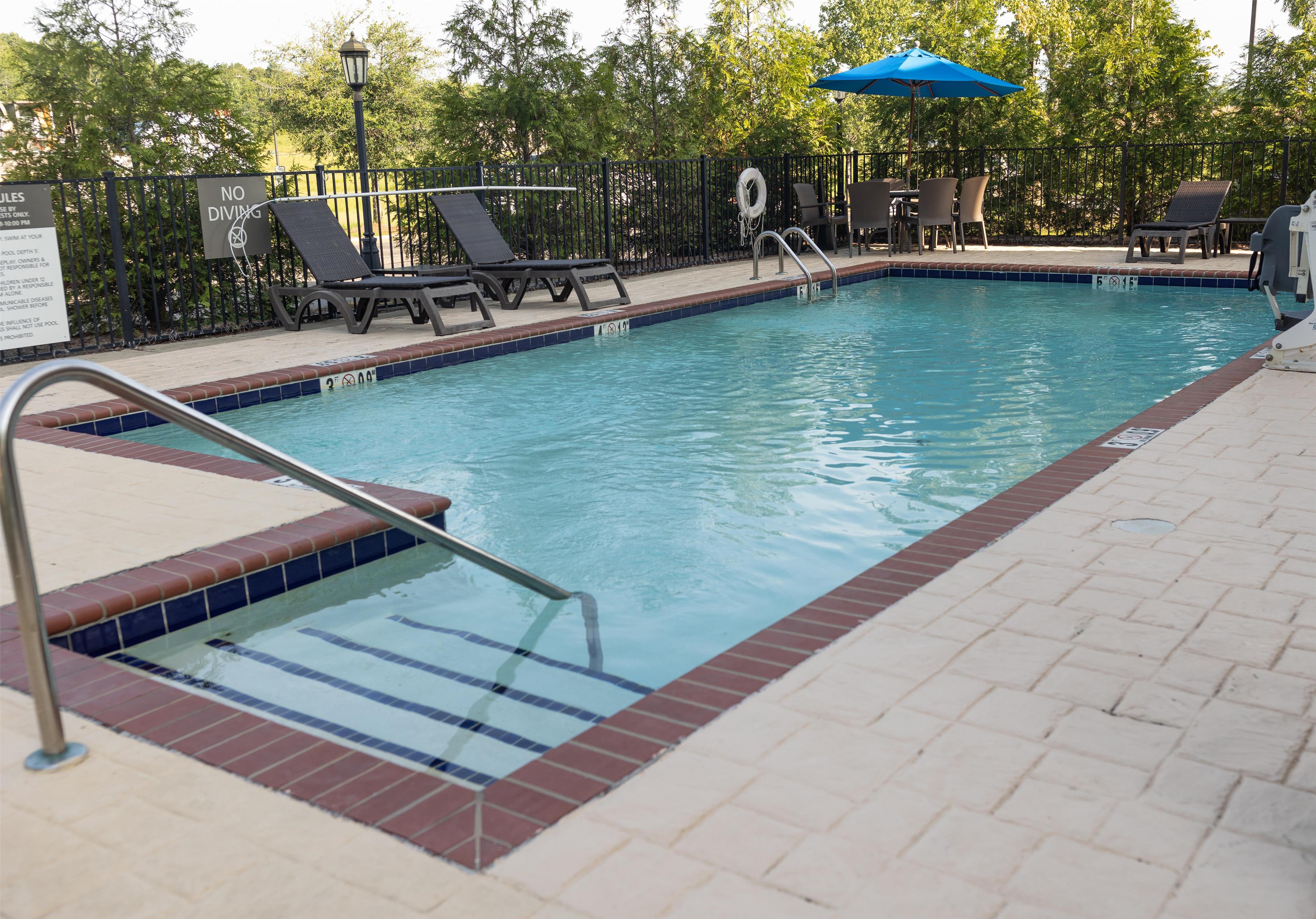 Pool | Hampton Inn Winfield