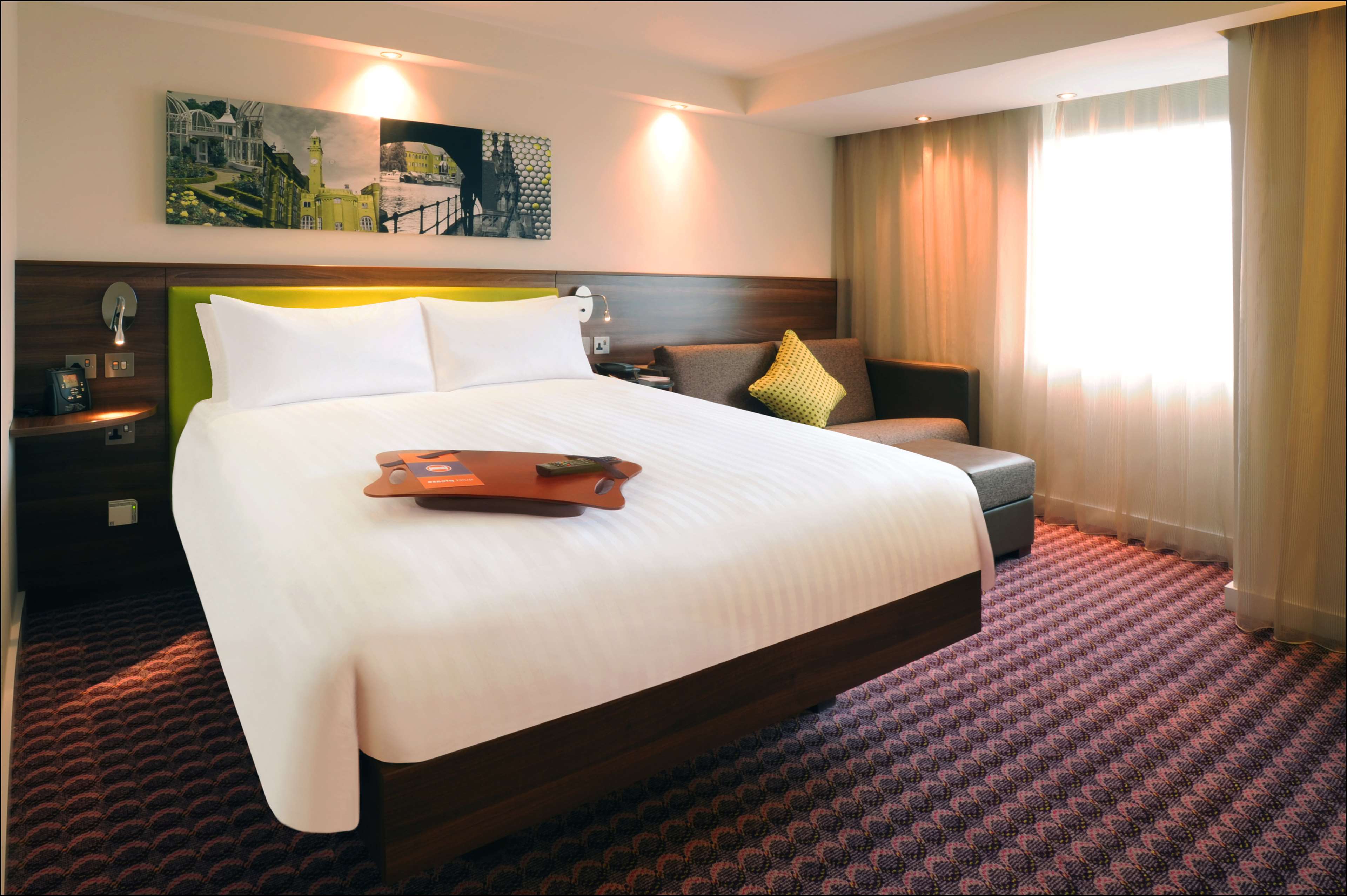 Hampton by Hilton Birmingham Broad Street Room Type - Family Premium Queen Room with Sofa Bed