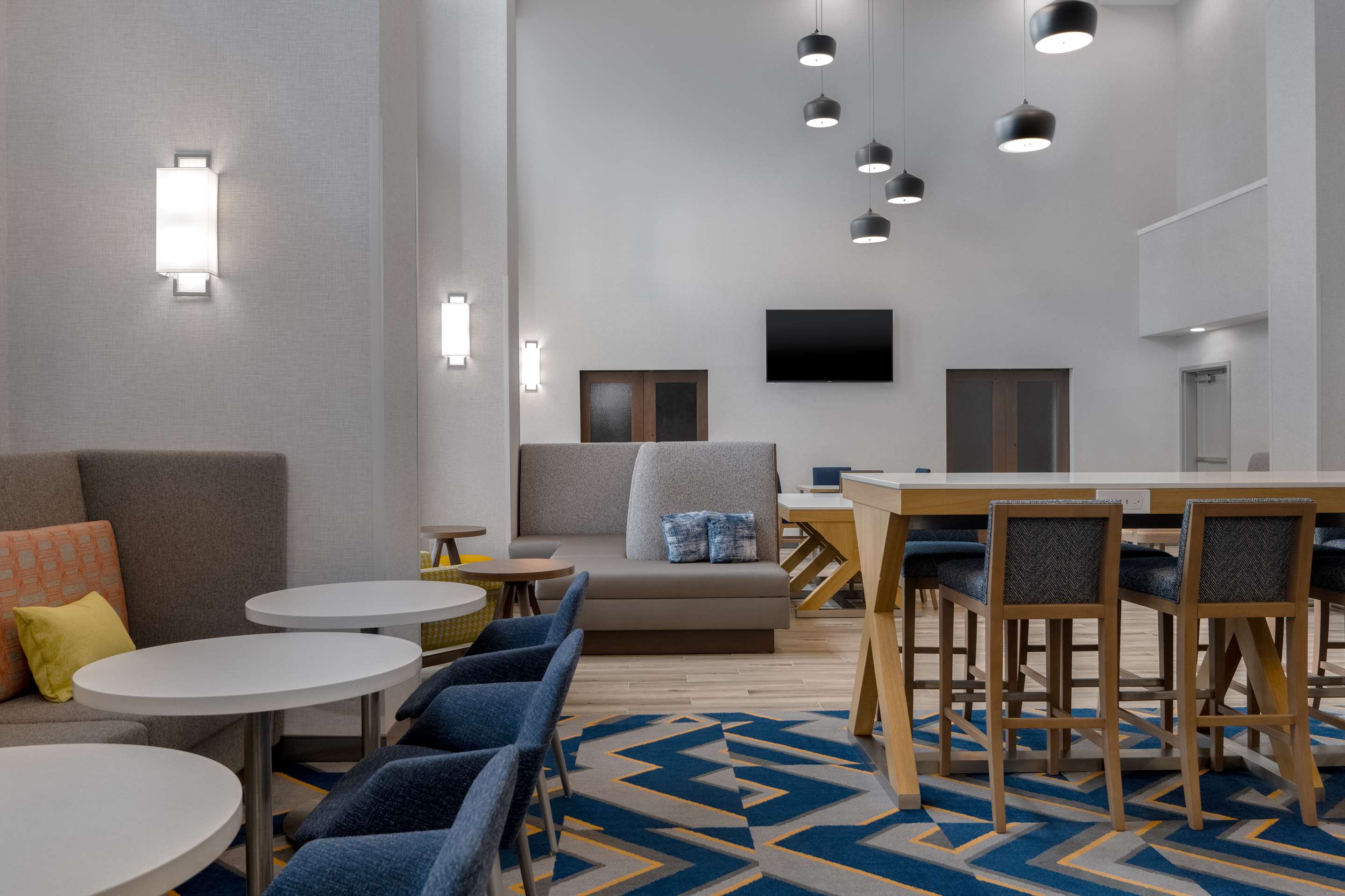 Breakfast Area | Hampton Inn & Suites Billings West I-90