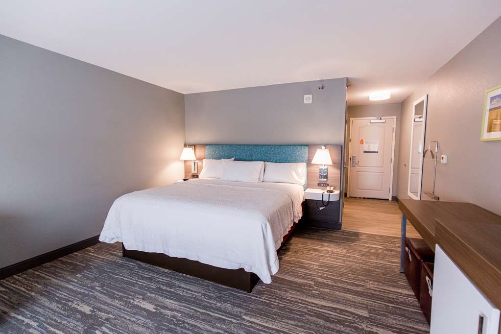Hampton Inn by Hilton Bismarck Room Type - 1KG MOB HEAR ACC RI-SHW NS