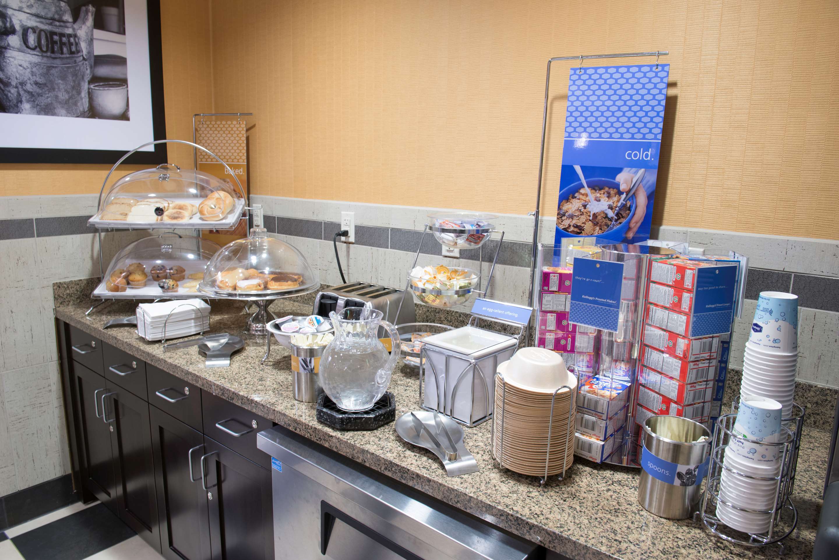 Restaurant | Hampton Inn & Suites Bismarck Northwest