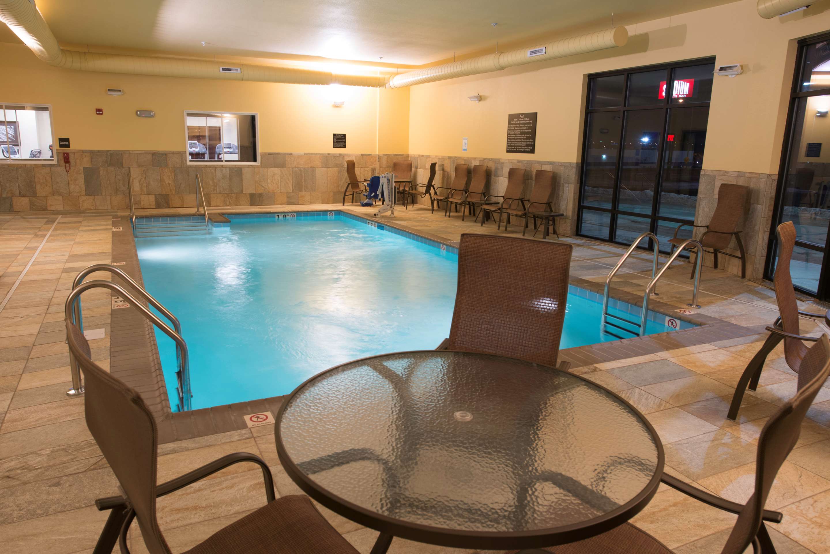 Pool | Hampton Inn & Suites Bismarck Northwest