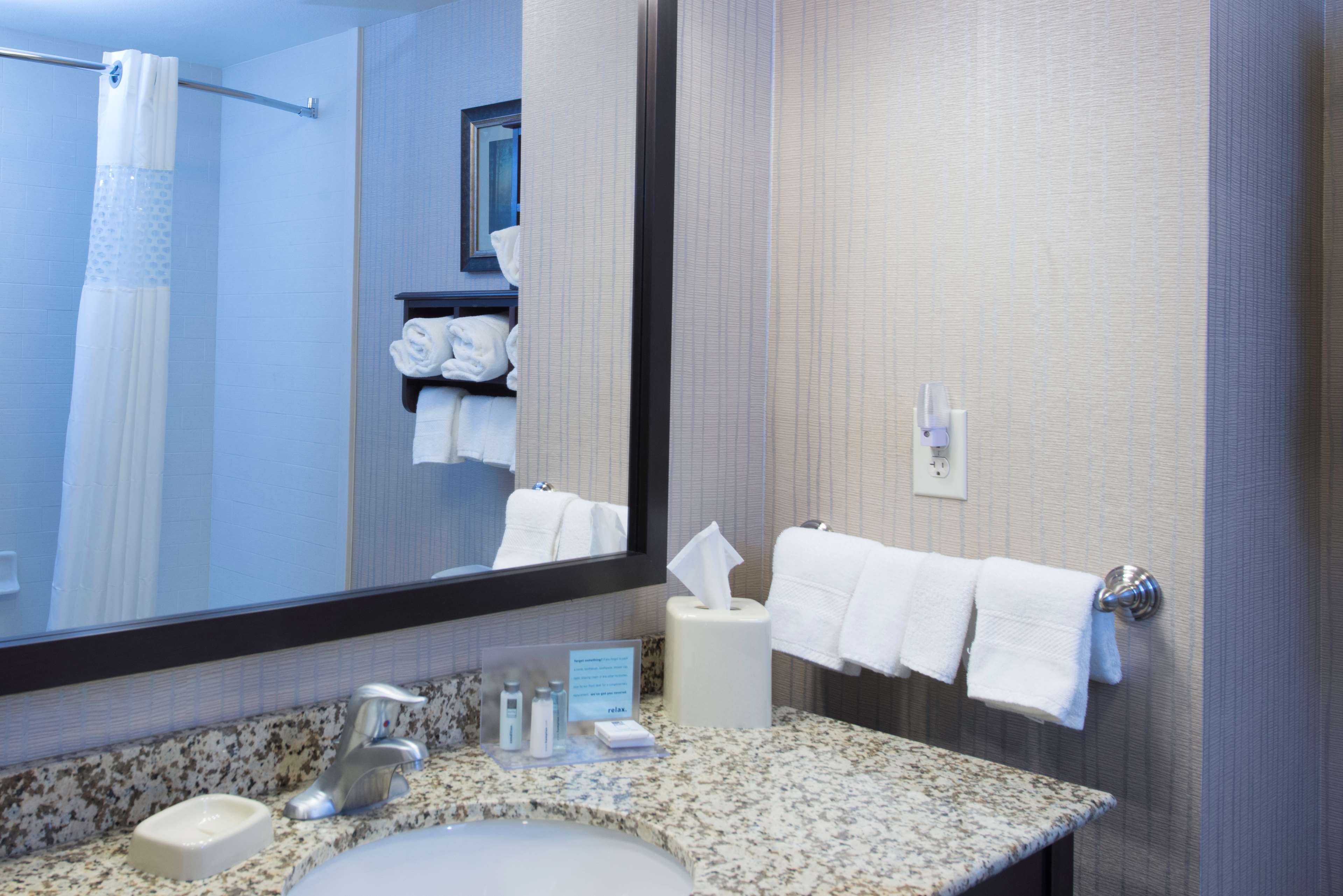 Hampton Inn & Suites by Hilton Bismarck Northwest Room Type - 1 KING NS