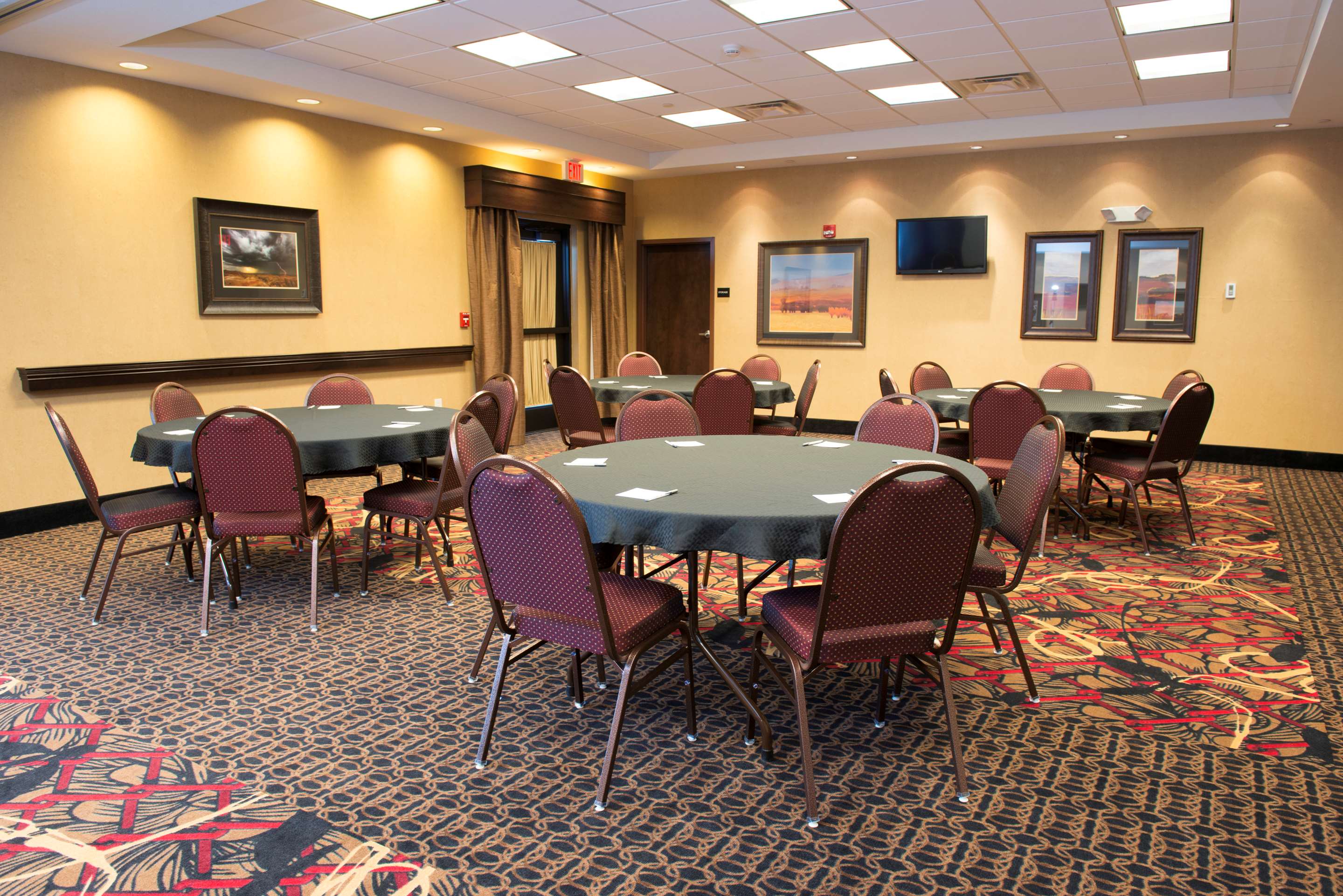 Meeting Room | Hampton Inn & Suites Bismarck Northwest