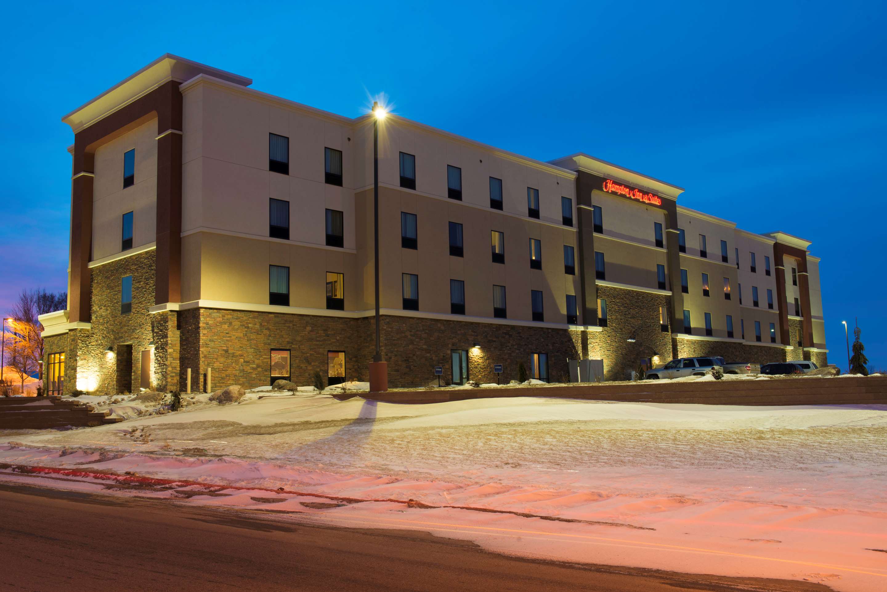 Exterior | Hampton Inn & Suites Bismarck Northwest