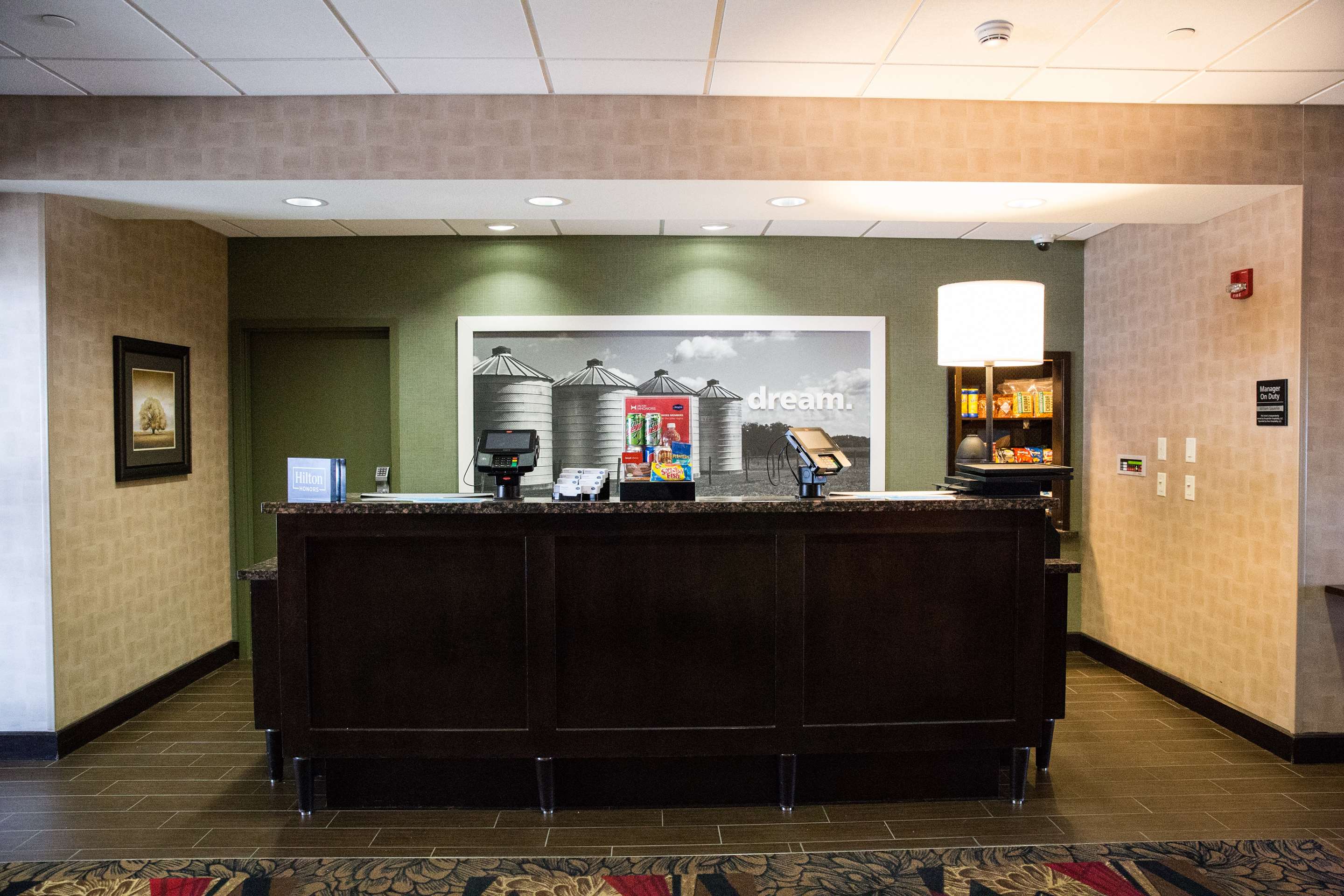 Reception | Hampton Inn & Suites Bismarck Northwest
