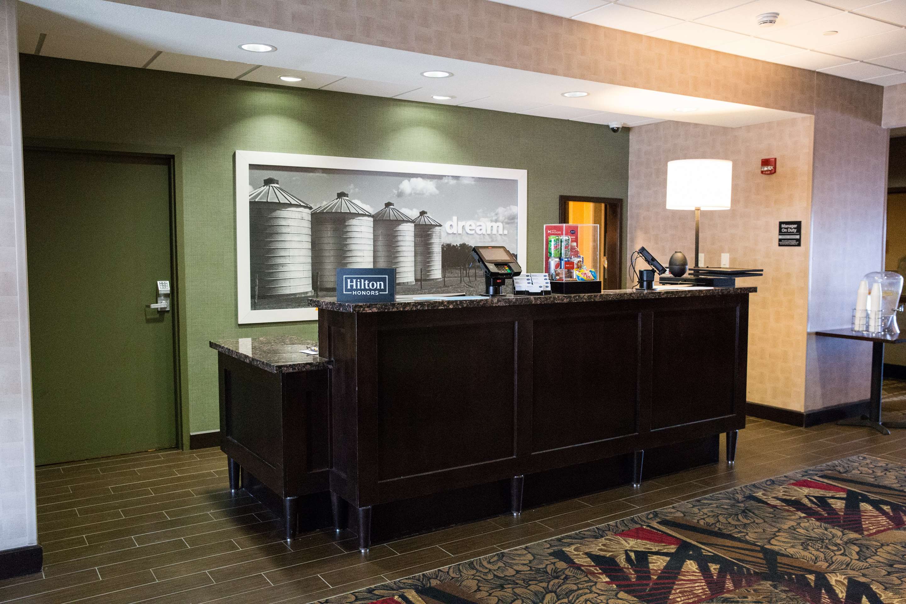 Reception | Hampton Inn & Suites Bismarck Northwest