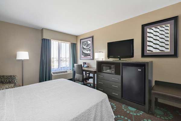  - Hampton Inn Bakersfield