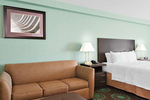  - Hampton Inn Bakersfield