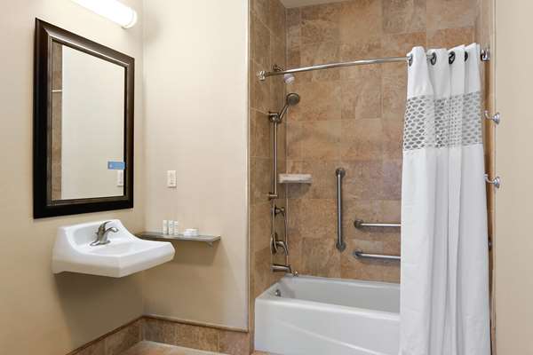  - Hampton Inn Bakersfield