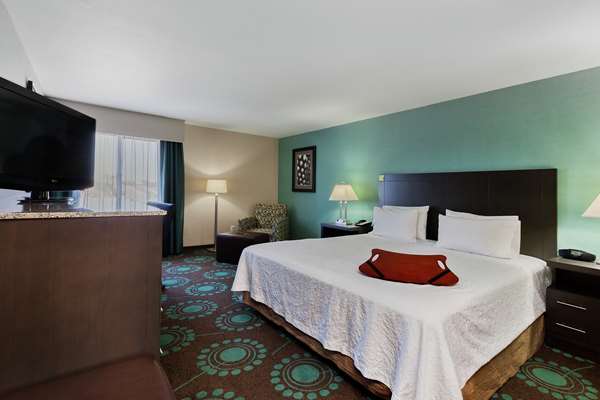  - Hampton Inn Bakersfield