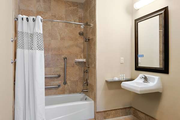  - Hampton Inn Bakersfield