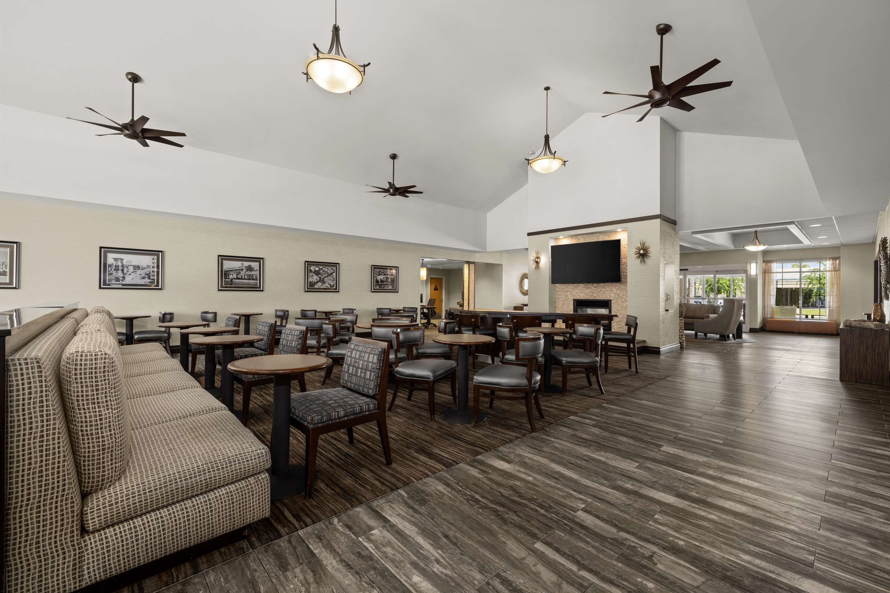 Breakfast Area | Homewood Suites by Hilton Bakersfield