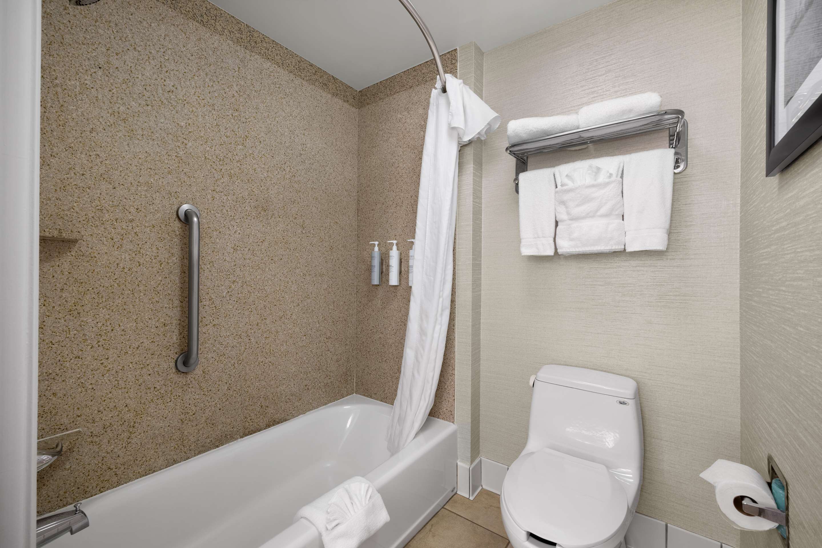 Guest room bath