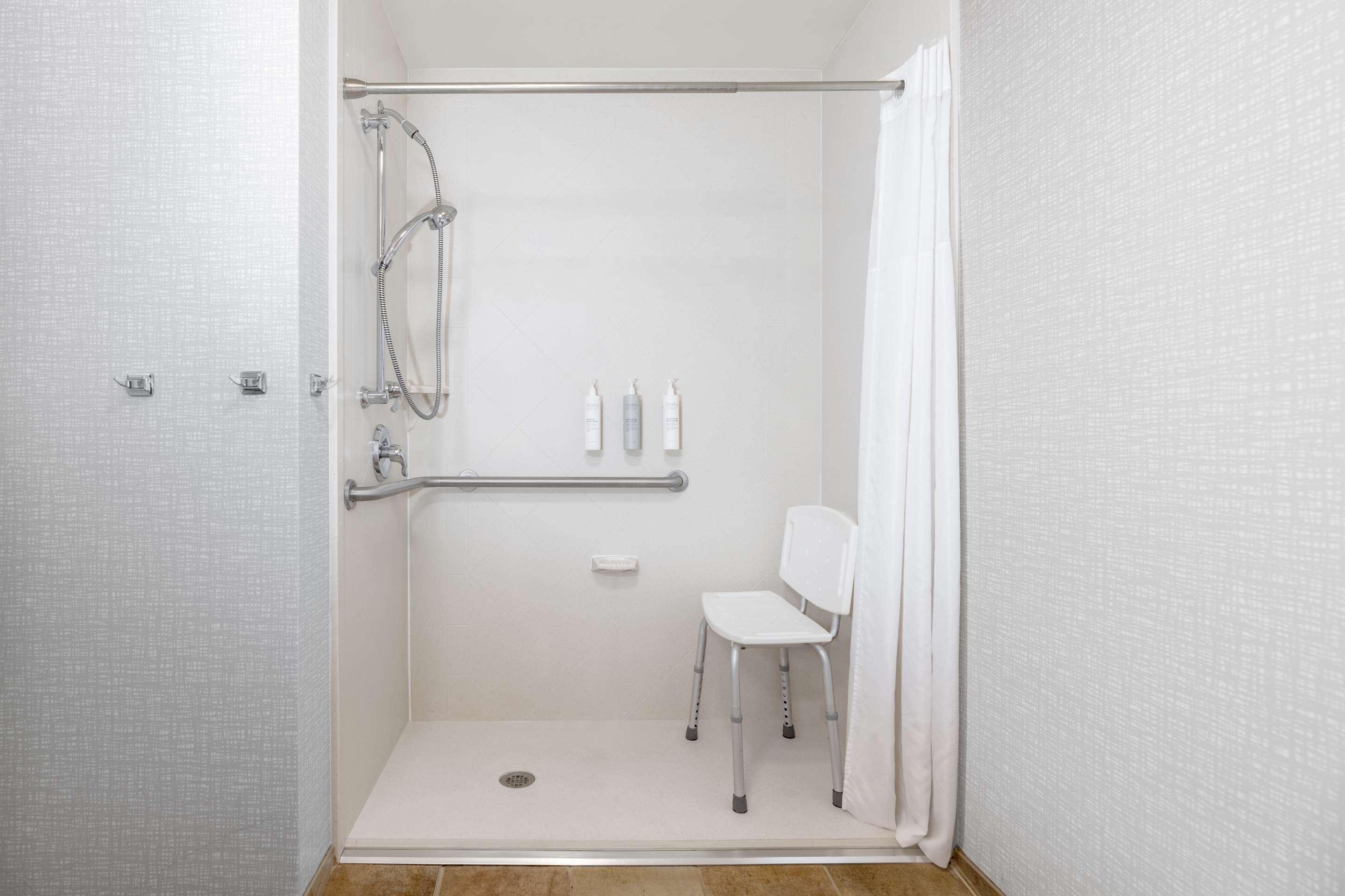 Guest room bath