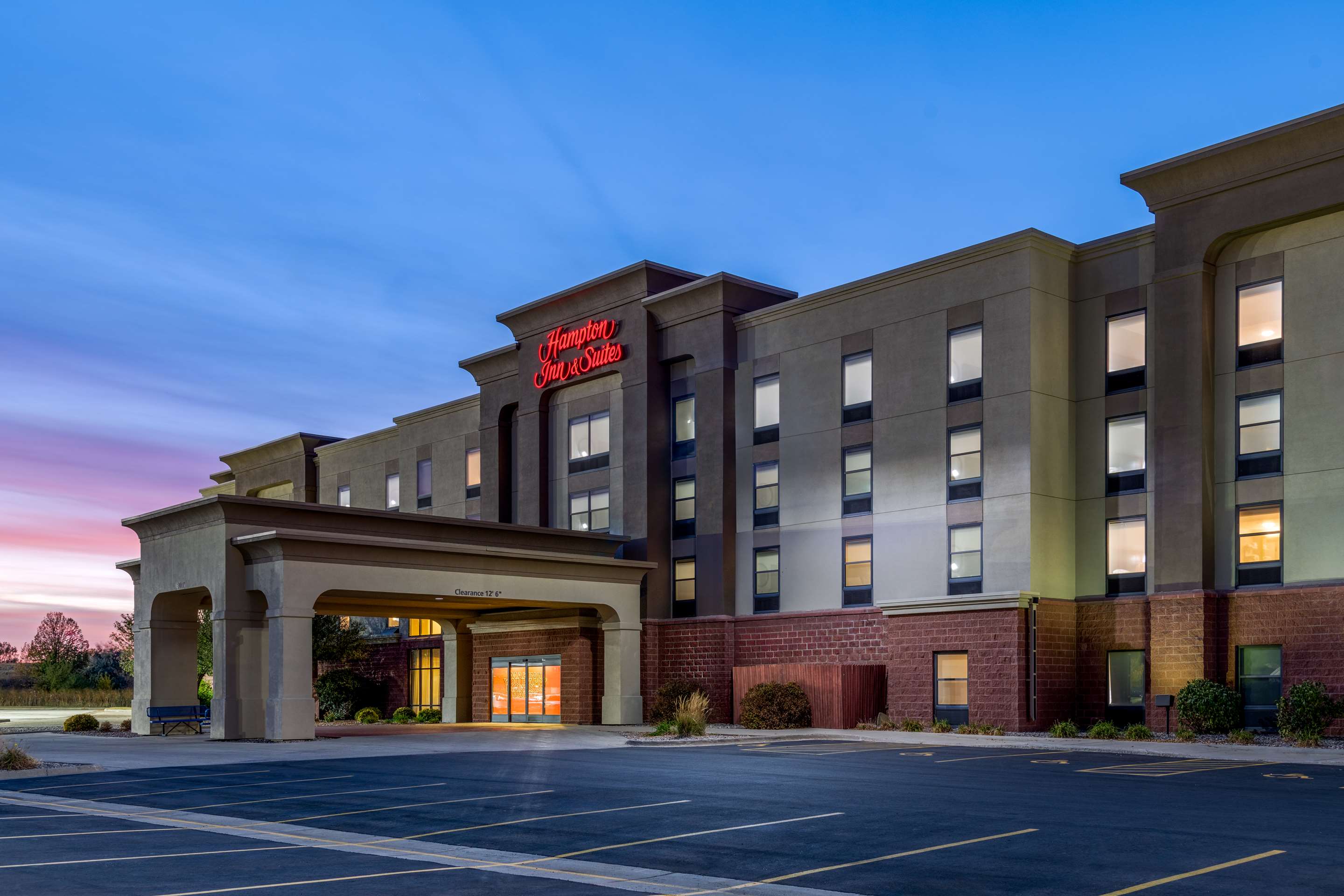 Exterior | Hampton Inn & Suites Brookings