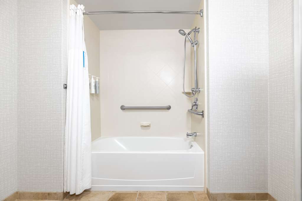 Hampton Inn &amp; Suites Brookings-guestroom-Guest Room,Bathroom,On-Site.jpg