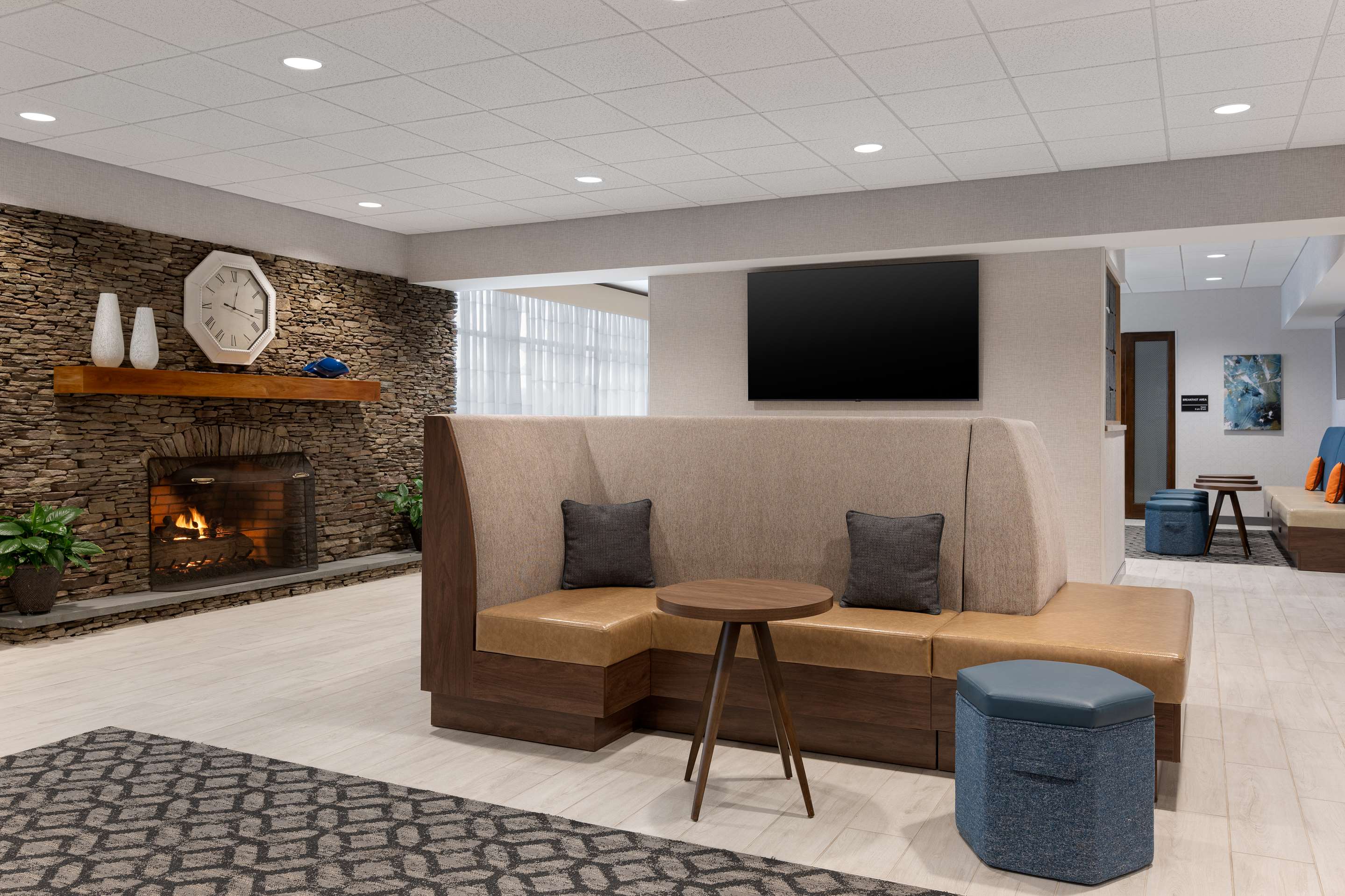 Lobby | Hampton Inn Bloomsburg
