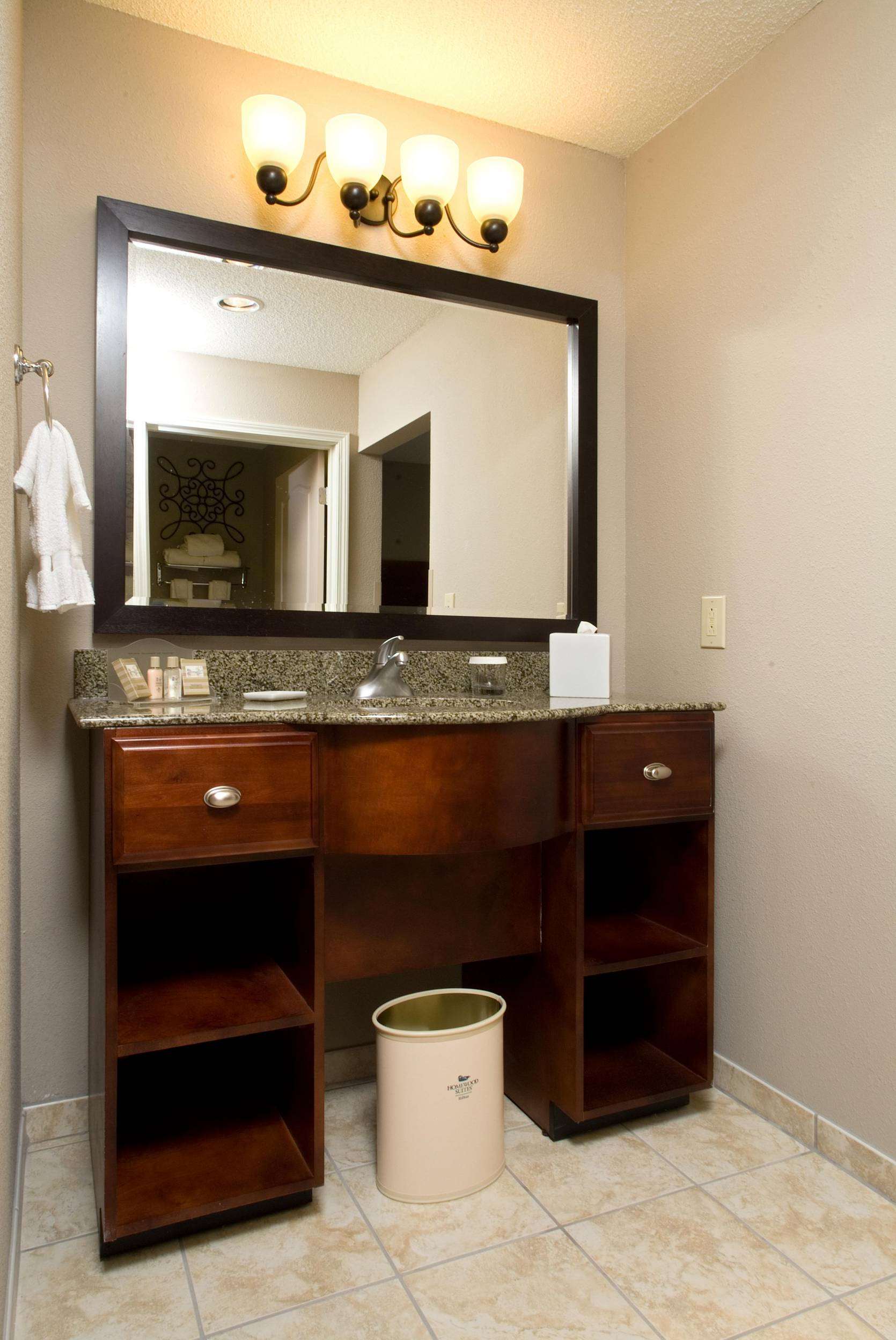Guest room bath