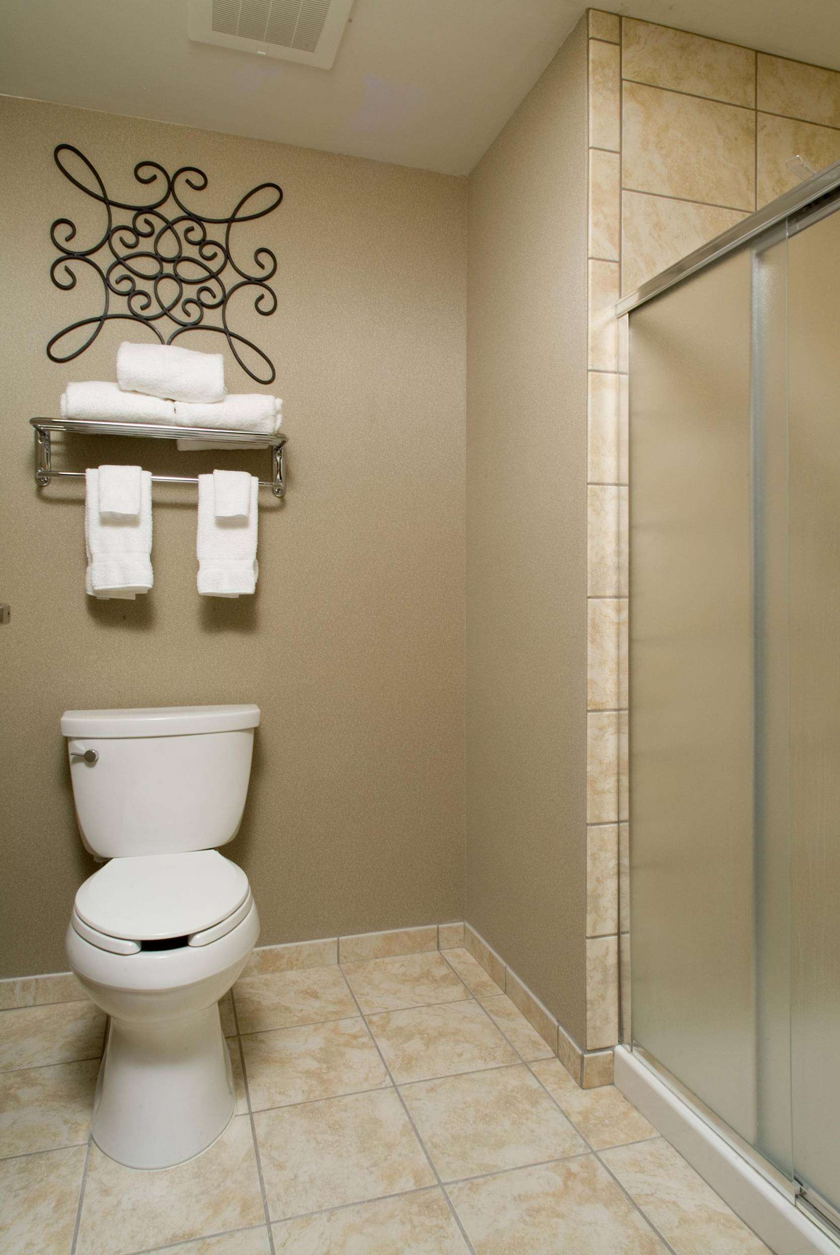Guest room bath