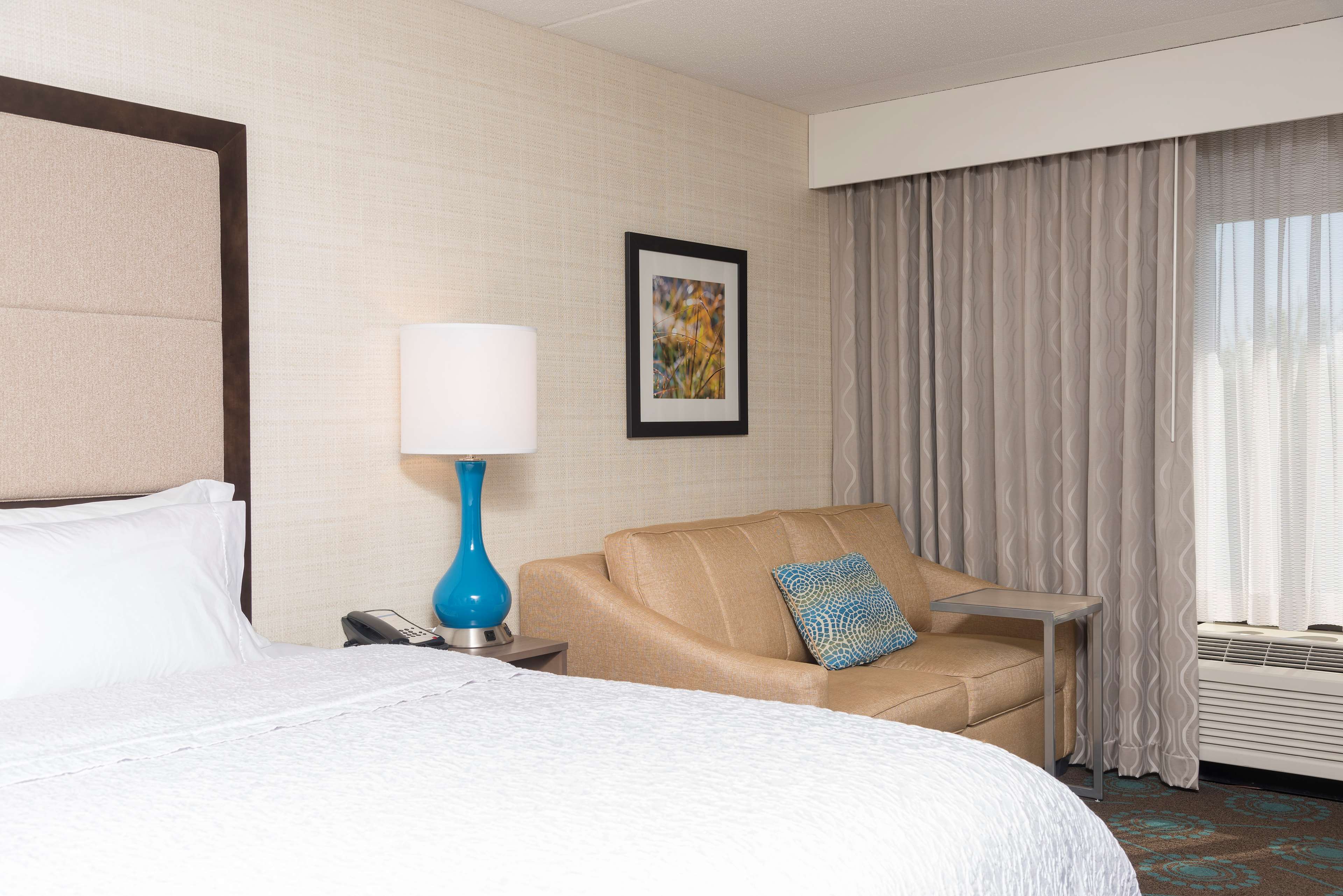Hampton Inn Bloomington Room Type - KING STUDY-NON SMOKING