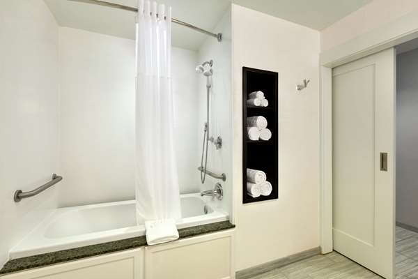  - Hampton Inn & Suites Downtown Nashville