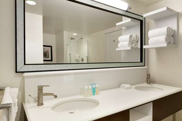  - Hampton Inn & Suites Downtown Nashville