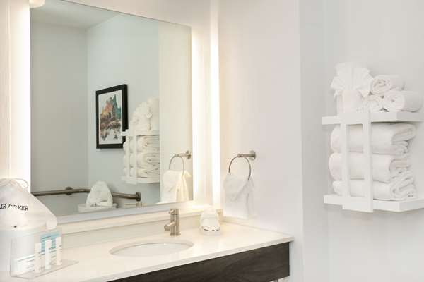  - Hampton Inn & Suites Green Hills Nashville - I-440, Exit 3