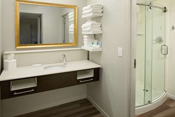  - Hampton Inn & Suites Airport Nashville - I-40, Exit 216