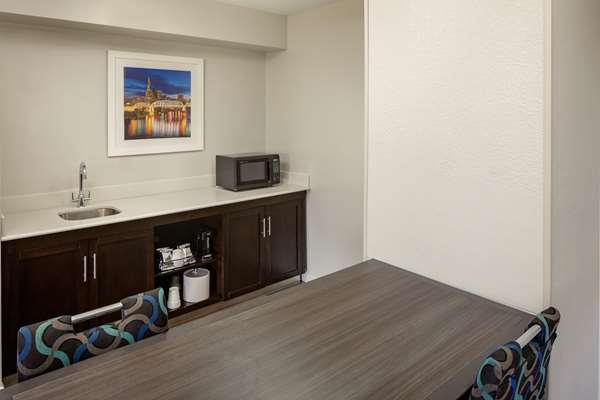  - Hampton Inn & Suites Airport Nashville - I-40, Exit 216