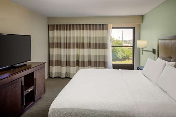  - Hampton Inn & Suites Airport Nashville - I-40, Exit 216