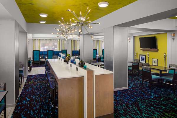  - Hampton Inn & Suites Airport Nashville - I-40, Exit 216