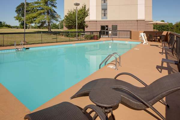 Pool - Hampton Inn & Suites Airport Nashville - I-40, Exit 216