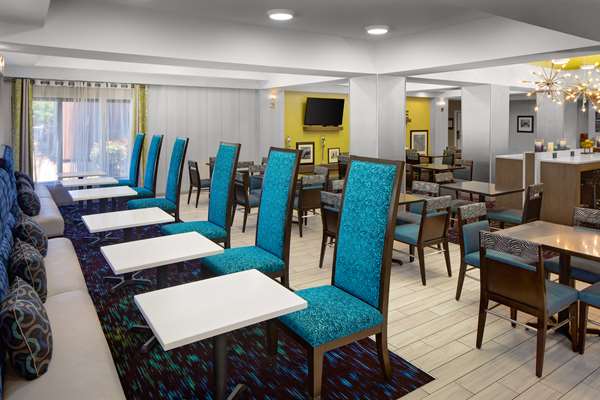  - Hampton Inn & Suites Airport Nashville - I-40, Exit 216