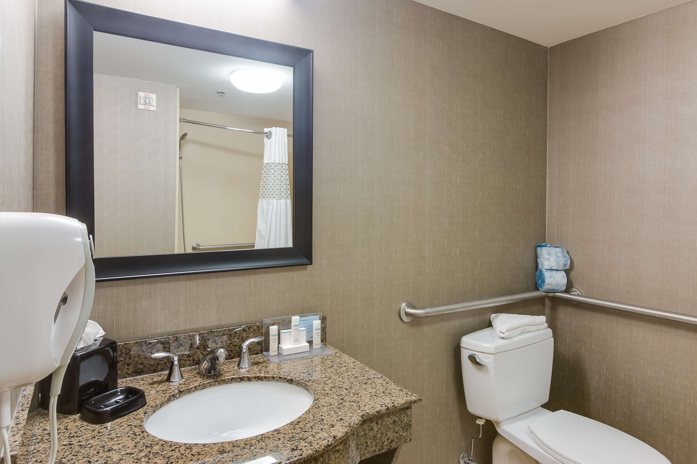 Guest room bath