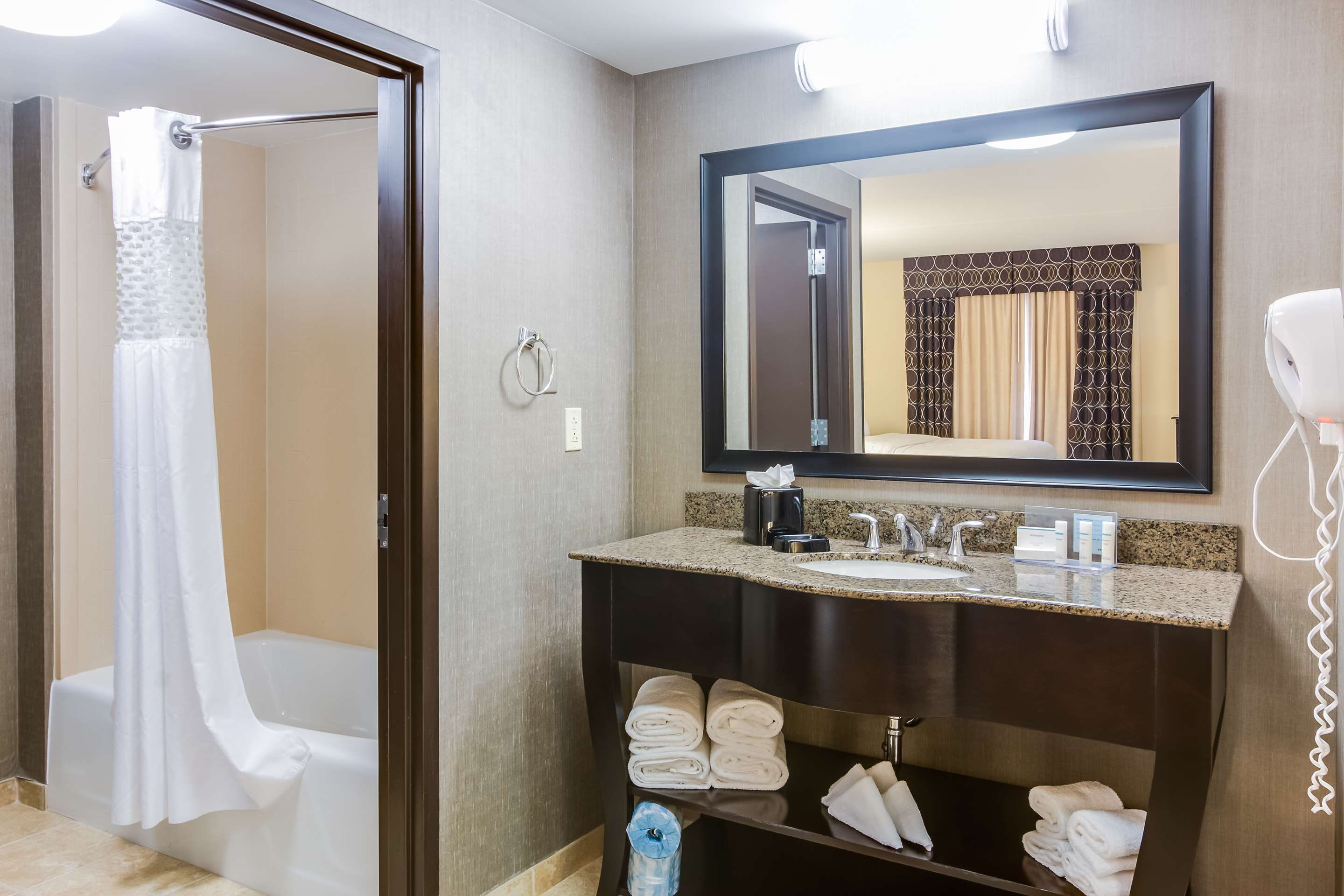 Guest room bath