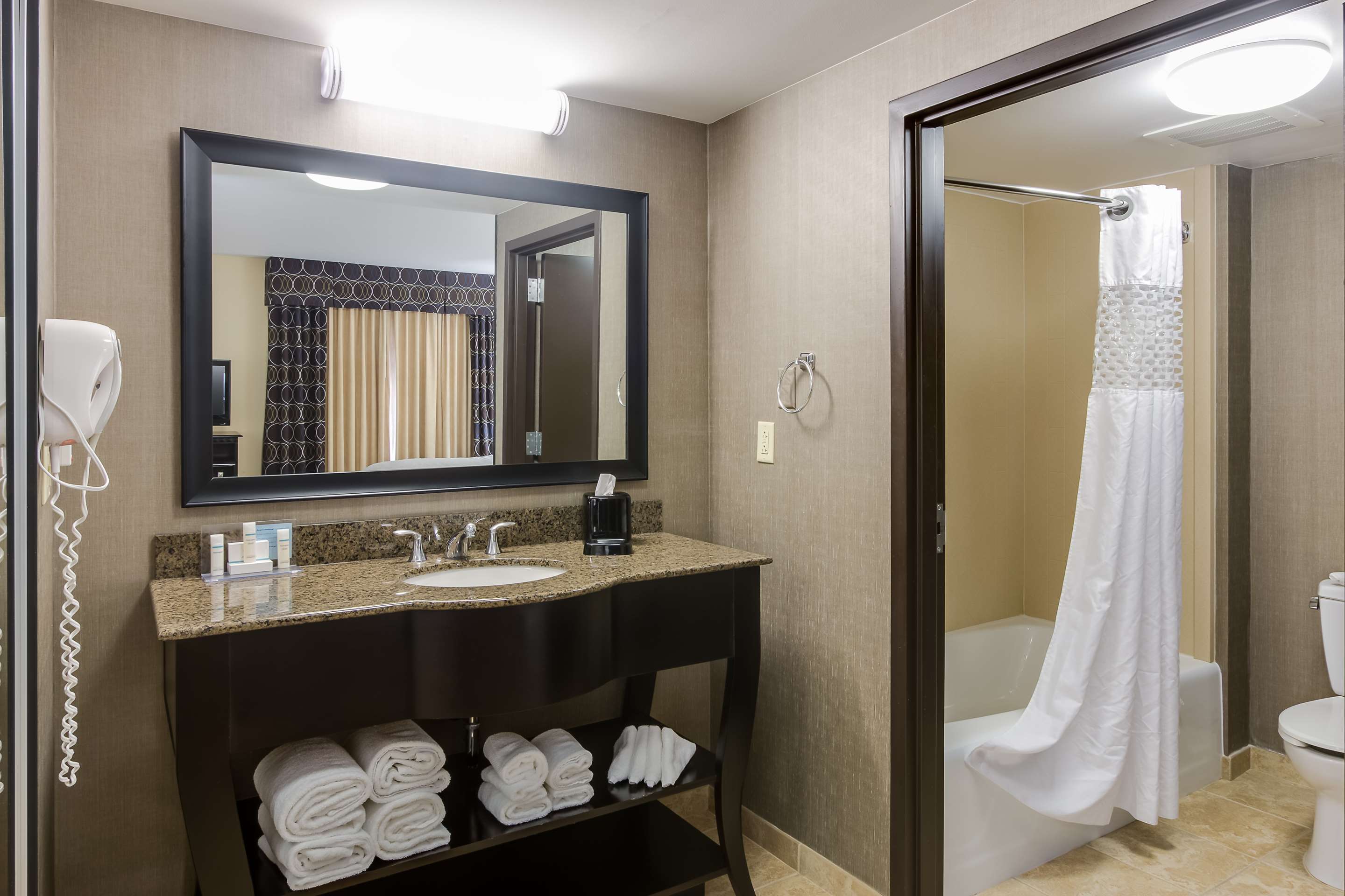 Guest room bath