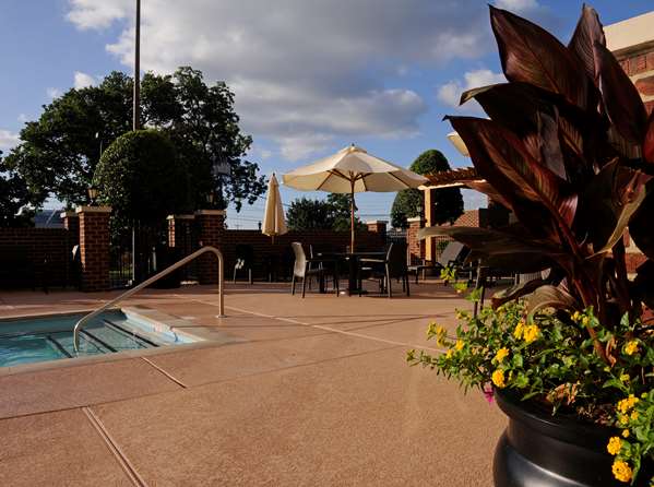 Pool - Hampton Inn & Suites Vanderbilt University Nashville